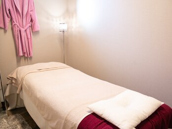 トゥモロー(Tomoraw)/施術部屋は落ち着きの空間