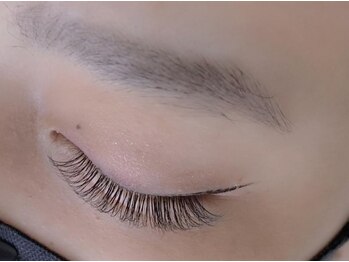 ユー アイラッシュ(uuu.eyelash)の写真/オトナ女子にオススメ♪持続性抜群＆超軽量な付け心地でまつ毛への負担も最小限◎キレイが続くお目元に！