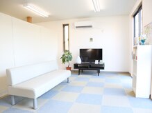 心整体 羽曳野院の雰囲気（窓際で明るく、ゆっくりお待ちいただけます。）