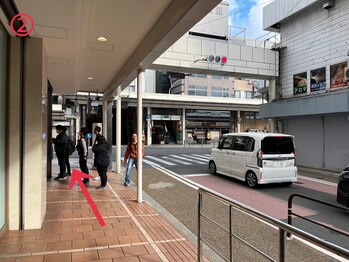 プラチナムドール 四条河原町店(PLATINUMDOLL)/矢印に向かって歩きます。