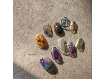 シルニー リム(Silny rim)/アシンメトリーニュアンスネイル