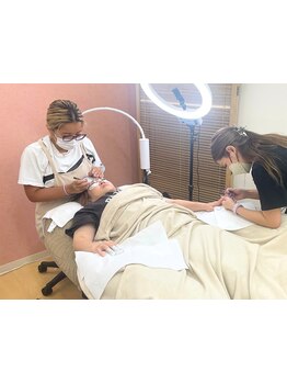 ネイル・アイメニューの同時施術が可能