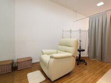 ラッシュバー(LUSH BAR)の雰囲気（リクライニングチェアーなので施術中もお寛ぎいただけます。）