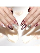 アール(R)/ガーリーネイル