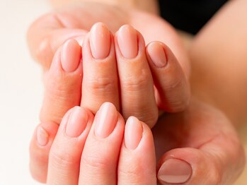 トリプルエイチ 天文館(HHH for nail)の写真/【大人上品な指先へ♪】丁寧なカウンセリングと確かな技術でシンプルだからこそ際立つ美しい仕上がりに★