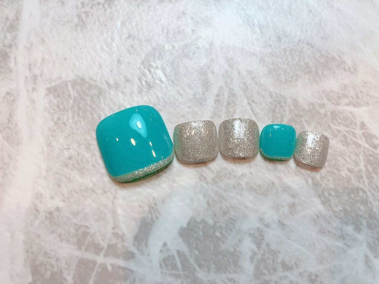 feet 正規品 水色 ターコイズ ブルー 2026年冬トレンド】ターコイズブルー フットのネイルデザイン集｜人気