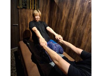 アジアンリラクゼーション ヴィラ 伊勢崎店(asian relaxation villa)の写真/★腰のつらさに★タイ古式でストレッチ&本格もみほぐしで徹底解消!アジアン空間で極上の癒し♪