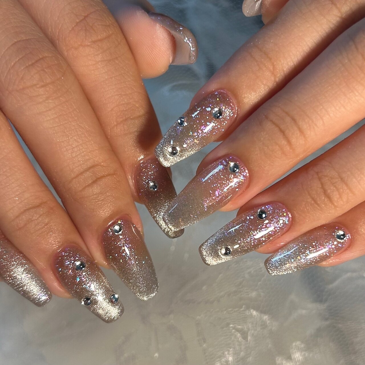 2025年-2026年冬トレンド】ラメグラデーションのネイルデザイン集