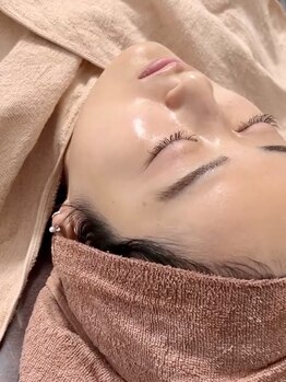 クレビア(CREVIA)の写真/【プラズマ×毛穴洗浄でお肌を育成♪】毛穴汚れをお顔丸ごと徹底洗浄！発光艶肌になりたい方にオススメ★