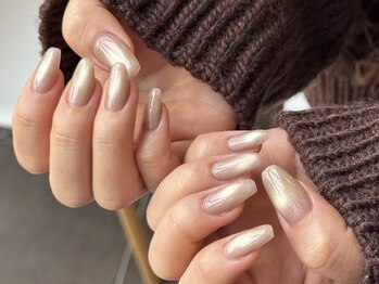 ウード(oud.)の写真/【SNSで話題★】自慢したくなる艶感が魅力♪トレンドのマグネットネイルで指先を華やかに彩ります♪