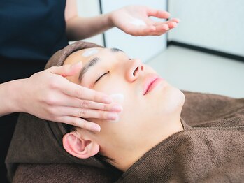 ニキビ研究所 町田店/温めながらミルククレンジング