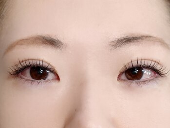 リリア(LILIA.)の写真/ノーメイクでも上品で目元の魅力を際立たせる◎あなたらしい美しさを叶える、やりすぎない理想のデザイン