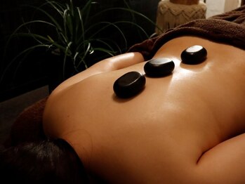 ルアナ(Luana)/ホットストーントリートメント