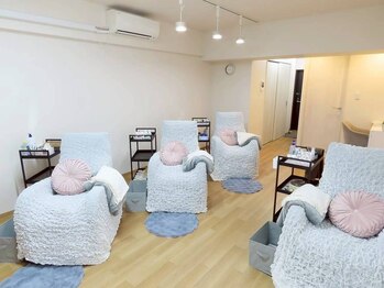 ロコラッシュ 横浜店/まつげパーマ/パリジェンヌ/LED