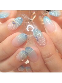 クリア感が◎ブルーネイル