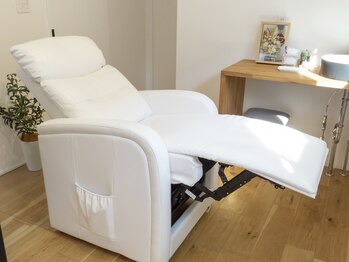 アテ アイラッシュ(Ate eyelash)/施術リクライニングチェア