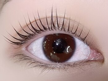 アイパリシルヴィー(Eye paris Silvi)の写真/なりたい私と出会える…♪一本一本丁寧な施術でモチも◎自然な仕上がりで、自まつ毛が伸びたような目元に！