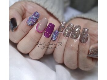 ネイルサロン R/スタイリングコース　8030円AKi