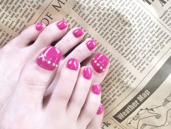 ネイルワン アイラッシュ エムアンド(nail One eyelash m&)/フットはビビッドカラーが人気♪