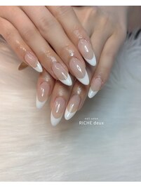 ポイントロングで王道白フレンチ