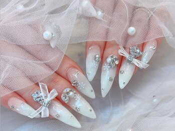 スノーホワイト×ビジューネイル