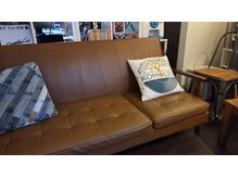 はりきゅう文月の雰囲気（ソファでゆっくりくつろぎながらカウンセリングが受けられます）