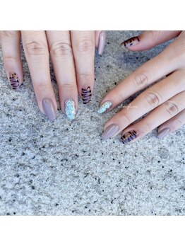 プリュム(Plume)/虎柄ネイル