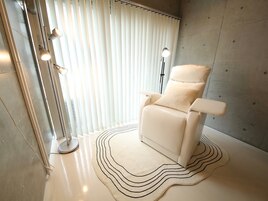 フットはソファーでゆったり