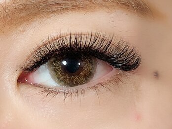 アンムートルーナ(Anmut Luna)/ボリュームラッシュ