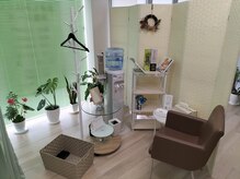 よつば整体院の雰囲気（ゆっくり出来る待合室です☆）