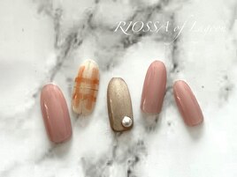 ガーリーチェックネイル