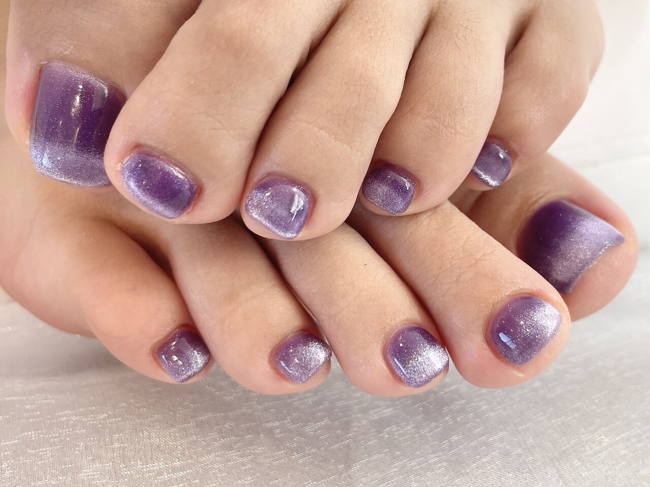 2025年-2026年冬トレンド】マグネット フットのネイルデザイン集｜人気