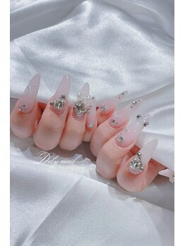 大粒ビジューのワンホンネイル