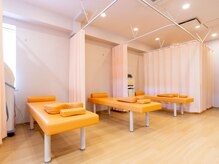 はぐくみ鍼灸整骨院の雰囲気(清潔感のある落ち着いた院内)