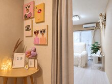 ビニー(binny)の雰囲気（ベージュと白を基調とした落ち着いた空間！）