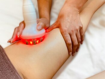 レイプラス イオン卸町店(RAY PLUS)の写真/[脱!下半身太り!]頑固な太もも/ヒップの皮下脂肪には[ハイパーナイフ]が◎内腿に隙間&引き上がった美尻に★