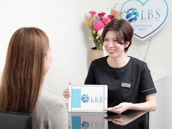 LBSホワイトニング 梅田店の写真/[セルフホワイトニング専門店]自社開発高品質ジェル使用☆アットホームサロンで快適に白い歯を目指せます♪