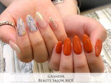 グランディール(Grandir)/非対称ネイル