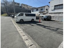  #WHITEの雰囲気（駐車場赤いコーン目印）