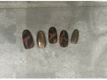 シー(SHE)/べっ甲ネイル