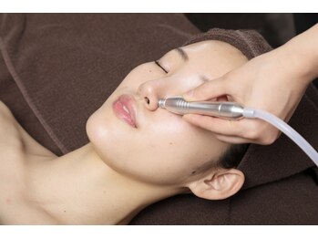 サロン ド プレシャス(Salon de Precious)/毛穴洗浄/ピーリング/肌質改善