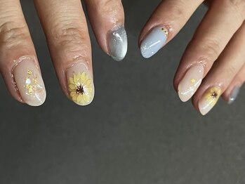 エフルーム(Froom)/ひまわりネイル
