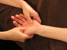リラクゼーションサロン ヒマワリ(himawari)の雰囲気（手のひらの反射区も満遍なく刺激します！人気のオプション☆）
