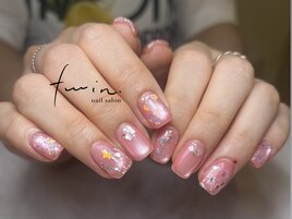 キラキラピンクネイル