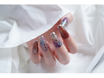ネイル フライガール(nail FLY GIRL)/フラワーとドットネイル