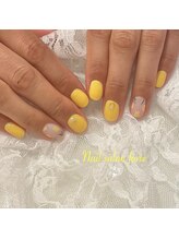 フィオーレ(fiore)/黄色の手描きチューリップネイル