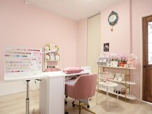 エヌクチュール(N.couture)の雰囲気（ピンクと白を基調とした店内♪"かわいい"を沢山揃えております♪）