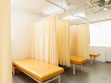 サンポ(SANPO)の雰囲気（仕切りのある、すっきりとした店内☆）