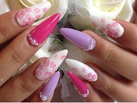 春にぴったり♪花びらネイル♪