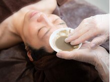 サロン ド ナデシコ(Salon de Nadeshiko)/施術風景（ハーブピーリング）2